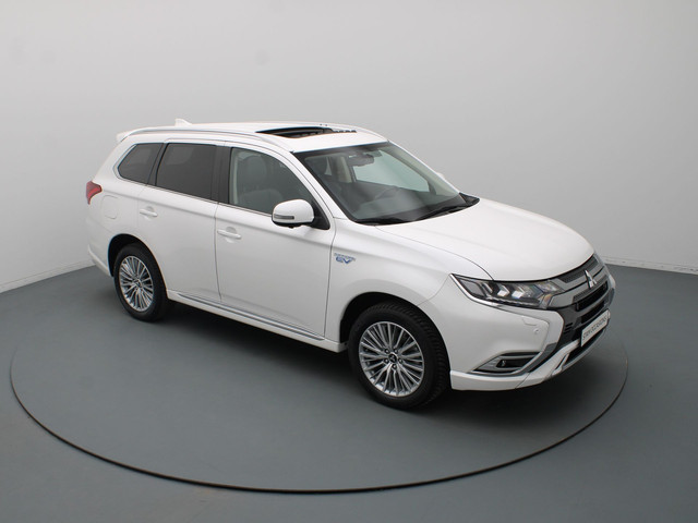mitsubishi-outlander-225pk-phev-intense--automaat-360-camera---cruise---stoel--stuurverw.---trekhaak---panoramadak