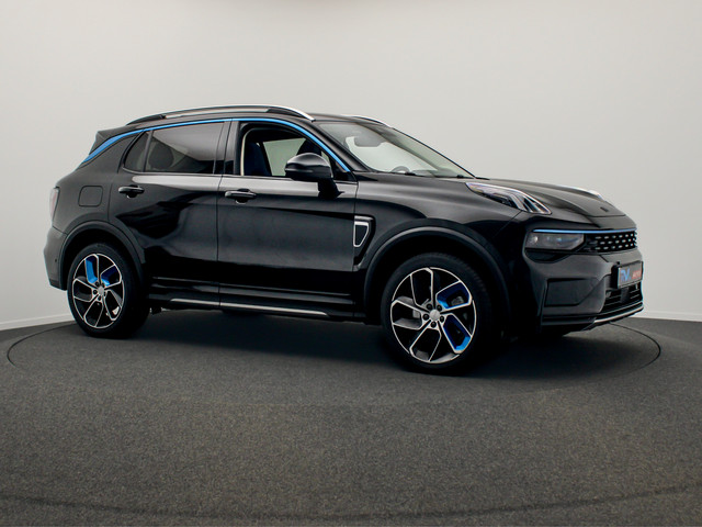 lynk--co-01-1.5-261pk-plug-in-hybrid-zwarte-hemel-360-camera-pano-dak-apple-carplay-adaptive-cruise