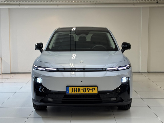leapmotor-b10-design-promax-67.1-kwh-430km-wltp---panorama---navigatie---elektrische-achterklep---elektrisch-bedienbare-stoelen---stoelverwarm