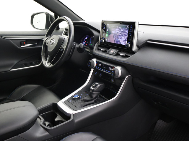 Toyota RAV4 2.5 HYBRID AWD BI-TONE + TREKHAAK | CARPLAY | CAMERA | STUUR STOELVERWARMING