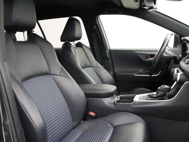 Toyota RAV4 2.5 HYBRID AWD BI-TONE + TREKHAAK | CARPLAY | CAMERA | STUUR STOELVERWARMING