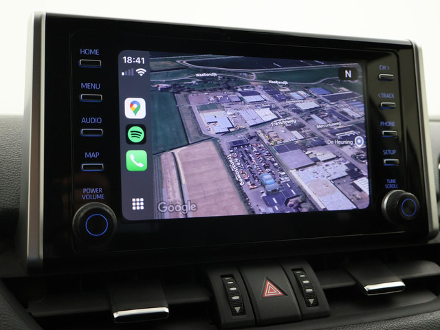 Toyota RAV4 2.5 HYBRID AWD BI-TONE + TREKHAAK | CARPLAY | CAMERA | STUUR STOELVERWARMING