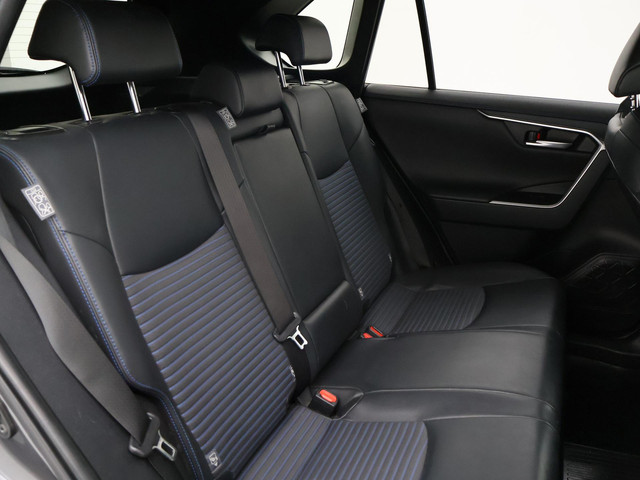 Toyota RAV4 2.5 HYBRID AWD BI-TONE + TREKHAAK | CARPLAY | CAMERA | STUUR STOELVERWARMING