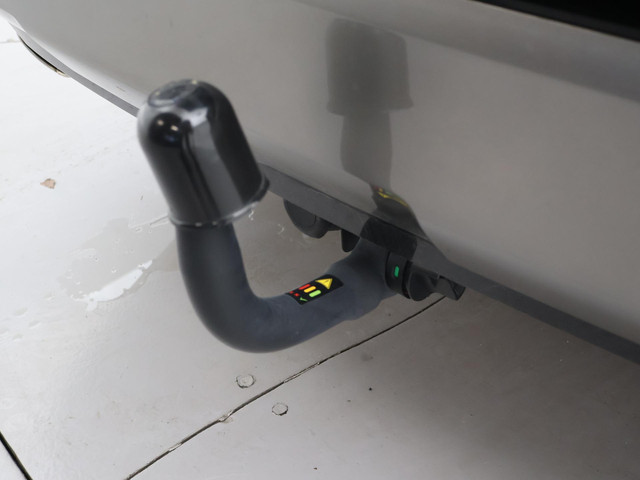 Toyota RAV4 2.5 HYBRID AWD BI-TONE + TREKHAAK | CARPLAY | CAMERA | STUUR STOELVERWARMING