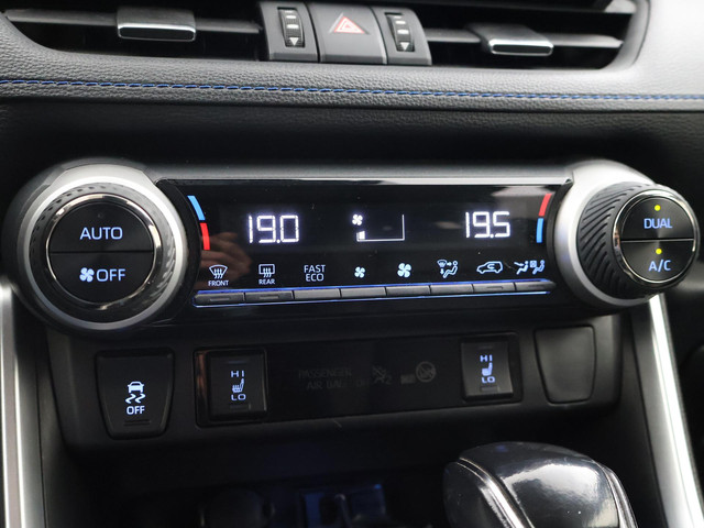 Toyota RAV4 2.5 HYBRID AWD BI-TONE + TREKHAAK | CARPLAY | CAMERA | STUUR STOELVERWARMING