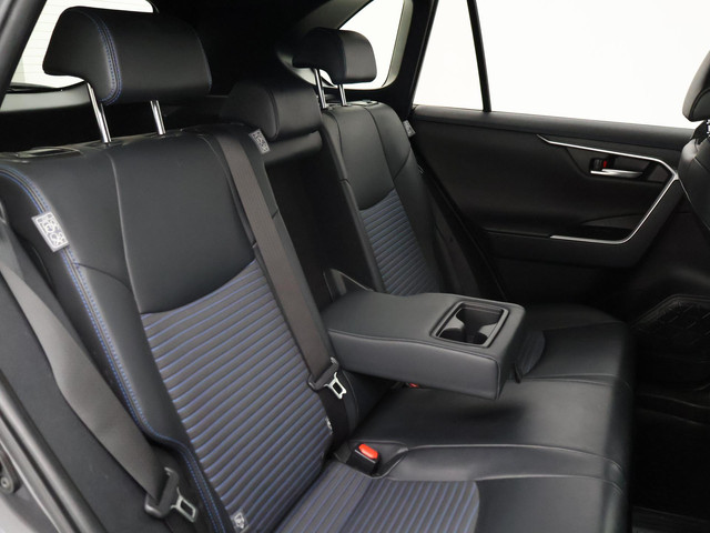 Toyota RAV4 2.5 HYBRID AWD BI-TONE + TREKHAAK | CARPLAY | CAMERA | STUUR STOELVERWARMING