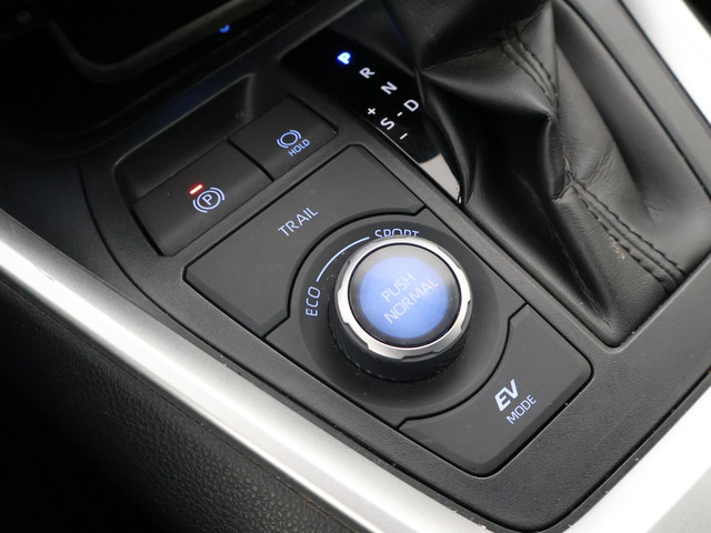Toyota RAV4 2.5 HYBRID AWD BI-TONE + TREKHAAK | CARPLAY | CAMERA | STUUR STOELVERWARMING