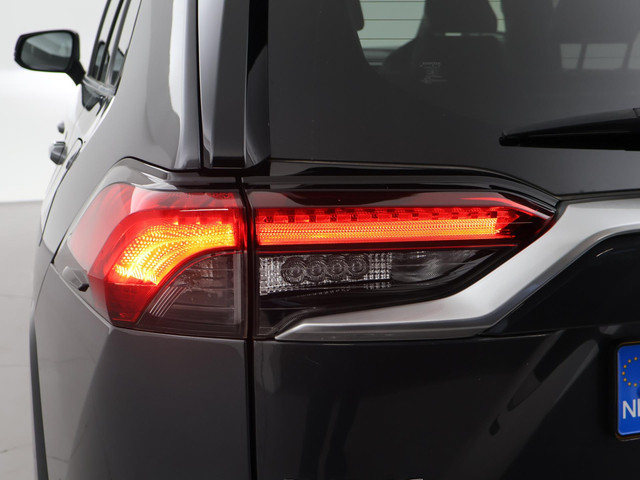 Toyota RAV4 2.5 HYBRID AWD BI-TONE + TREKHAAK | CARPLAY | CAMERA | STUUR STOELVERWARMING