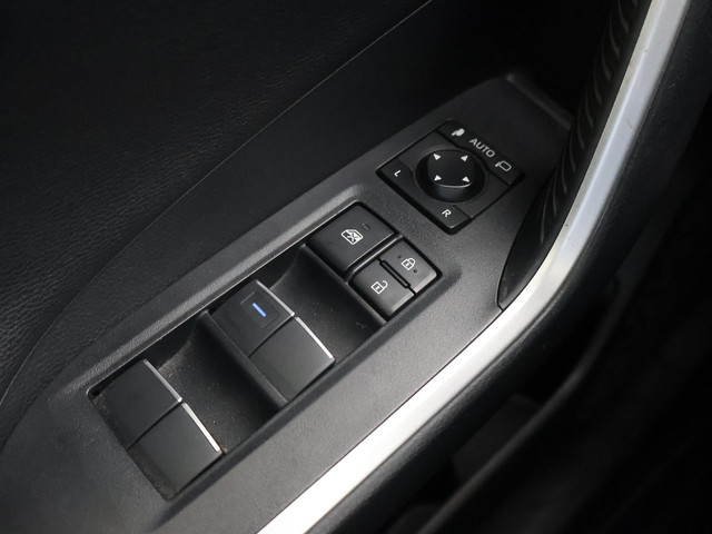 Toyota RAV4 2.5 HYBRID AWD BI-TONE + TREKHAAK | CARPLAY | CAMERA | STUUR STOELVERWARMING