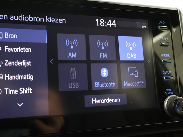 Toyota RAV4 2.5 HYBRID AWD BI-TONE + TREKHAAK | CARPLAY | CAMERA | STUUR STOELVERWARMING
