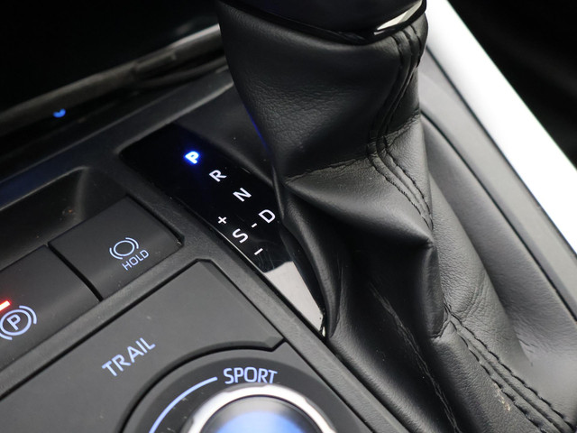 Toyota RAV4 2.5 HYBRID AWD BI-TONE + TREKHAAK | CARPLAY | CAMERA | STUUR STOELVERWARMING