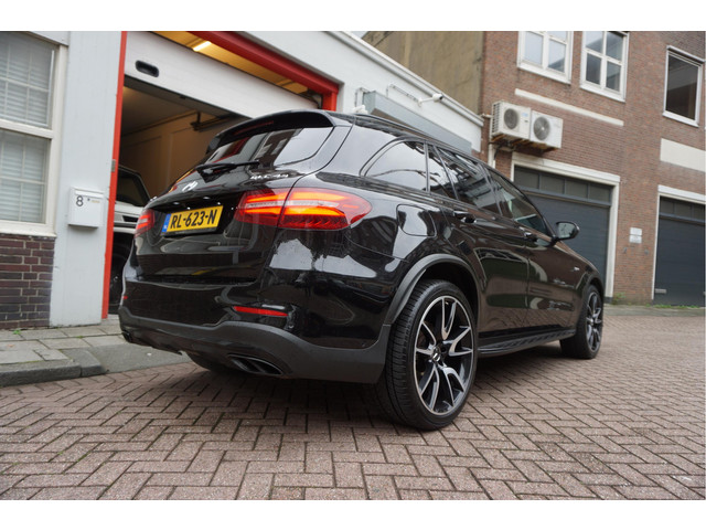 Mercedes-Benz GLC AMG 43 4MATIC Aut9 | NL AUTO | Burmester | Black on Black | Trekhaak (wegklapbaar) | 21inch | Diamond grille | Treeplanken |