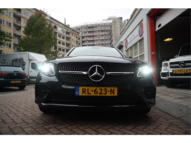 Mercedes-Benz GLC AMG 43 4MATIC Aut9 | NL AUTO | Burmester | Black on Black | Trekhaak (wegklapbaar) | 21inch | Diamond grille | Treeplanken |