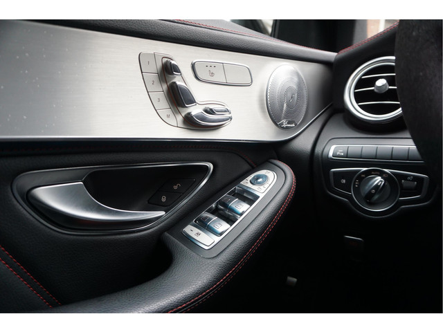 Mercedes-Benz GLC AMG 43 4MATIC Aut9 | NL AUTO | Burmester | Black on Black | Trekhaak (wegklapbaar) | 21inch | Diamond grille | Treeplanken |