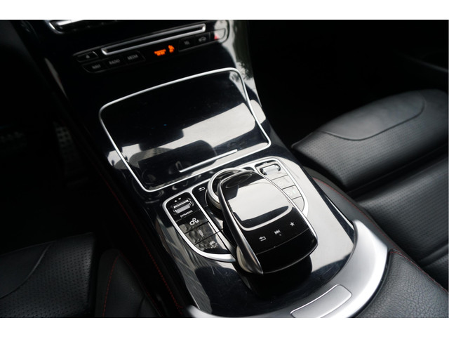 Mercedes-Benz GLC AMG 43 4MATIC Aut9 | NL AUTO | Burmester | Black on Black | Trekhaak (wegklapbaar) | 21inch | Diamond grille | Treeplanken |