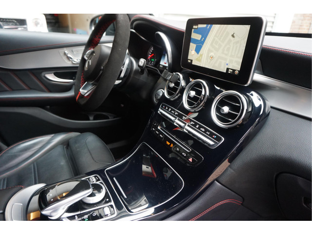 Mercedes-Benz GLC AMG 43 4MATIC Aut9 | NL AUTO | Burmester | Black on Black | Trekhaak (wegklapbaar) | 21inch | Diamond grille | Treeplanken |