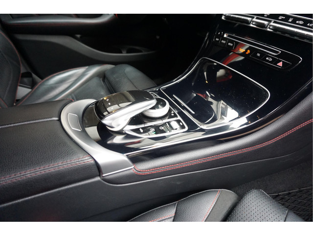 Mercedes-Benz GLC AMG 43 4MATIC Aut9 | NL AUTO | Burmester | Black on Black | Trekhaak (wegklapbaar) | 21inch | Diamond grille | Treeplanken |