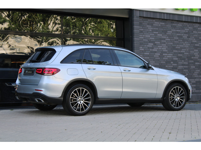 Mercedes-Benz GLC 200 4MATIC Business Solution AMG | PANO | NIGHT PAKKET | ELEK TREKHAAK | SFEERVERLICHTING | CAMERA ACHTER | DODE HOEK |