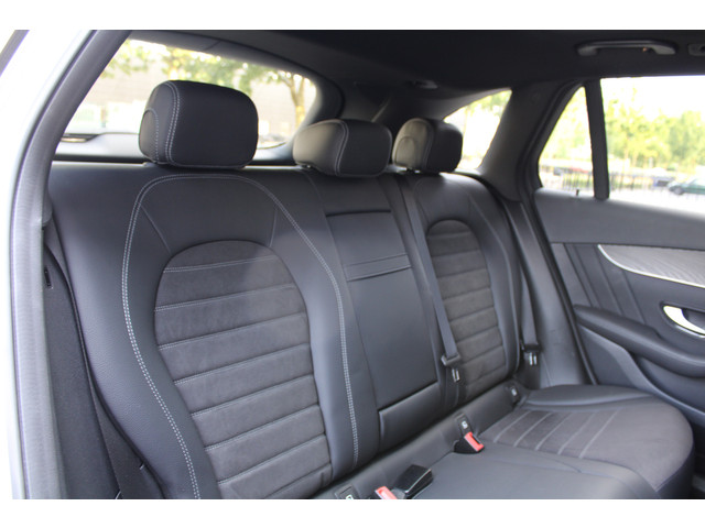 Mercedes-Benz GLC 200 4MATIC Business Solution AMG | PANO | NIGHT PAKKET | ELEK TREKHAAK | SFEERVERLICHTING | CAMERA ACHTER | DODE HOEK |
