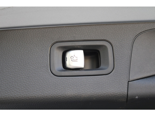 Mercedes-Benz GLC 200 4MATIC Business Solution AMG | PANO | NIGHT PAKKET | ELEK TREKHAAK | SFEERVERLICHTING | CAMERA ACHTER | DODE HOEK |