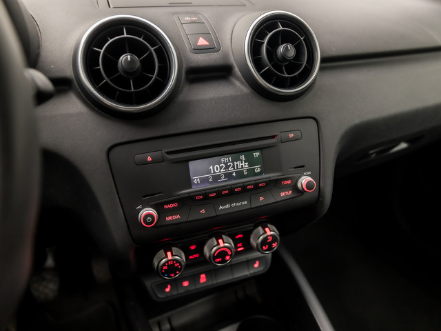 Audi A1 1.2 TFSI Sport (STOELVERWARMING, CLIMATE, LM VELGEN, SPORTSTOELEN, PARKEERSENSOREN, NIEUWE APK, NIEUWSTAAT)