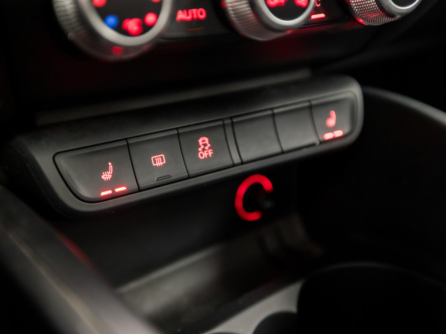 Audi A1 1.2 TFSI Sport (STOELVERWARMING, CLIMATE, LM VELGEN, SPORTSTOELEN, PARKEERSENSOREN, NIEUWE APK, NIEUWSTAAT)