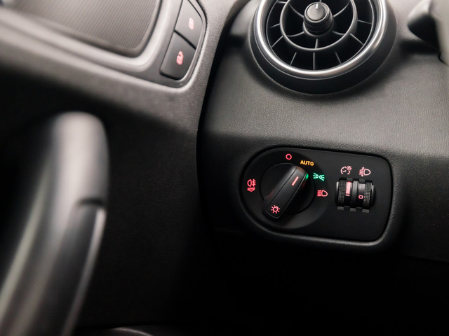 Audi A1 1.2 TFSI Sport (STOELVERWARMING, CLIMATE, LM VELGEN, SPORTSTOELEN, PARKEERSENSOREN, NIEUWE APK, NIEUWSTAAT)