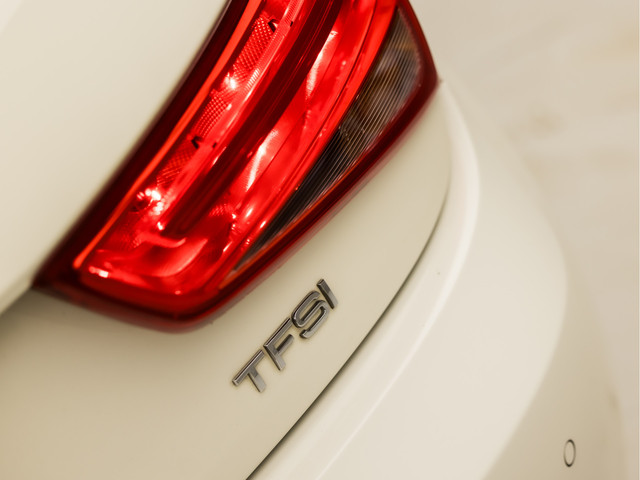 Audi A1 1.2 TFSI Sport (STOELVERWARMING, CLIMATE, LM VELGEN, SPORTSTOELEN, PARKEERSENSOREN, NIEUWE APK, NIEUWSTAAT)