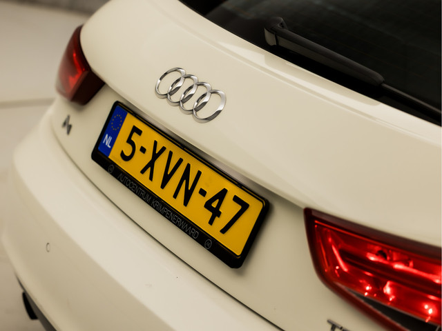 Audi A1 1.2 TFSI Sport (STOELVERWARMING, CLIMATE, LM VELGEN, SPORTSTOELEN, PARKEERSENSOREN, NIEUWE APK, NIEUWSTAAT)