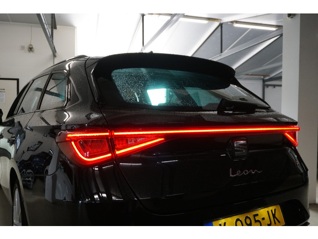 Seat Leon Sportstourer 1.5 eTSI FR FULL LED | STOEL STUURVERW. | CAMERA | ACC | KEYLESS |