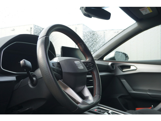 Seat Leon Sportstourer 1.5 eTSI FR FULL LED | STOEL STUURVERW. | CAMERA | ACC | KEYLESS |