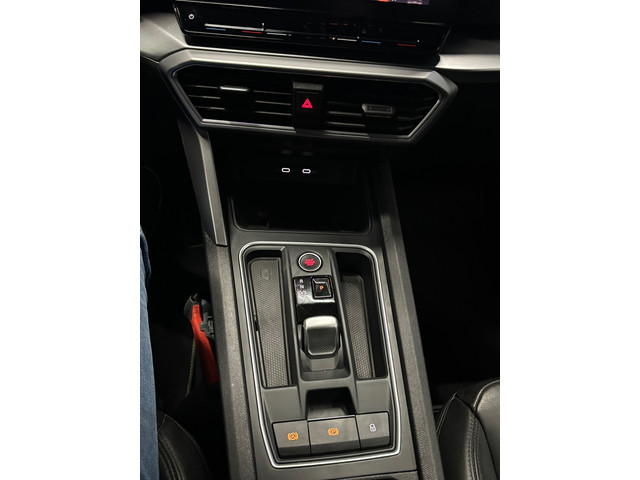 Seat Leon Sportstourer 1.5 eTSI FR Business Intense Navi | Clima | Camera | Trekhaak