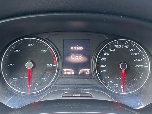 Seat Leon ST BWJ 2014 | 1.6 TDI 111PK Style Bus. | TREKHAAK | CLIMA | LEER | LED | PDC 2X | NAVI | CRUISE | STOELVERW | PRIVACY GLASS