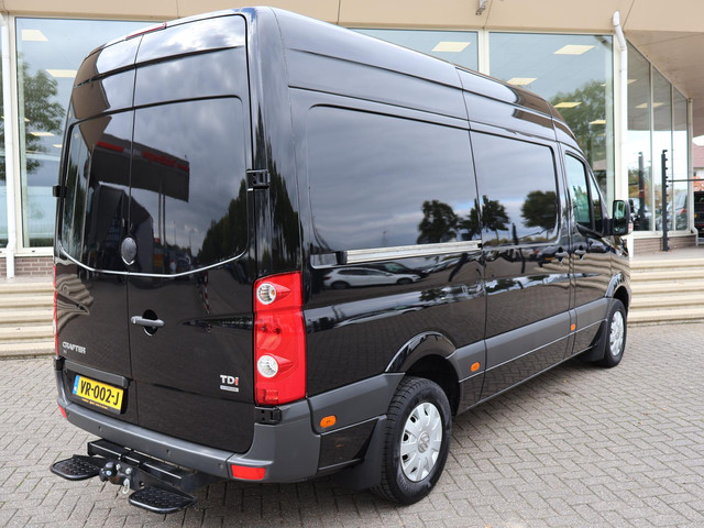Volkswagen Crafter 32 2.0 TDI 136 PK L2H2 + TREKHAAK | AIRCO | CRUISE | PARKEERSENSOREN V+A | 3-ZITS