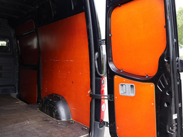 Volkswagen Crafter 32 2.0 TDI 136 PK L2H2 + TREKHAAK | AIRCO | CRUISE | PARKEERSENSOREN V+A | 3-ZITS