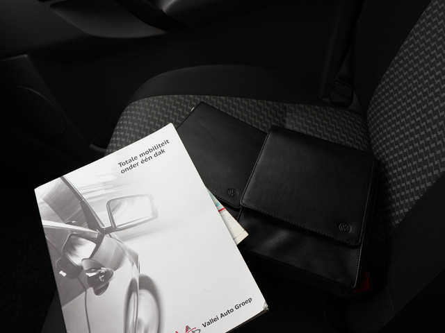 Volkswagen Crafter 32 2.0 TDI 136 PK L2H2 + TREKHAAK | AIRCO | CRUISE | PARKEERSENSOREN V+A | 3-ZITS