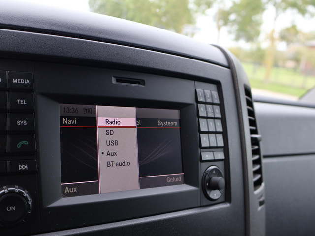 Volkswagen Crafter 32 2.0 TDI 136 PK L2H2 + TREKHAAK | AIRCO | CRUISE | PARKEERSENSOREN V+A | 3-ZITS