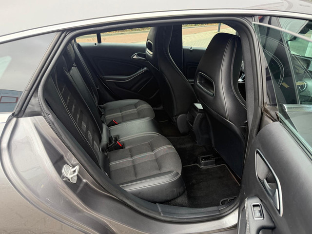 Mercedes-Benz CLA Shooting Brake 180 Business Solution Automaat | Navigatie