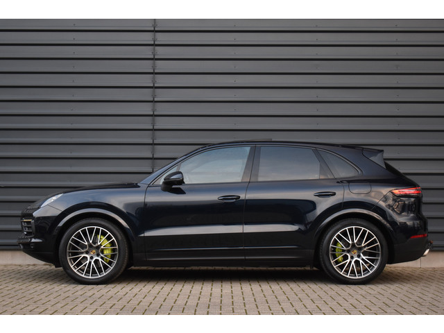 porsche-cayenne-3.0-e-hybrid-462pk---panoramadak---trekhaak---360-camera---sport-chrono---bose---stuurverwarming---luchtvering---orig.-nl--