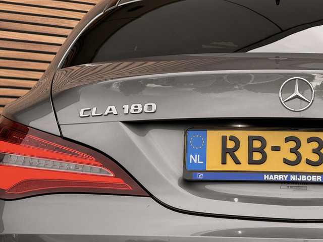 Mercedes-Benz CLA 180 Ambition AMG-Line 18Inch   Sportstoelen   Navi   Telefoon