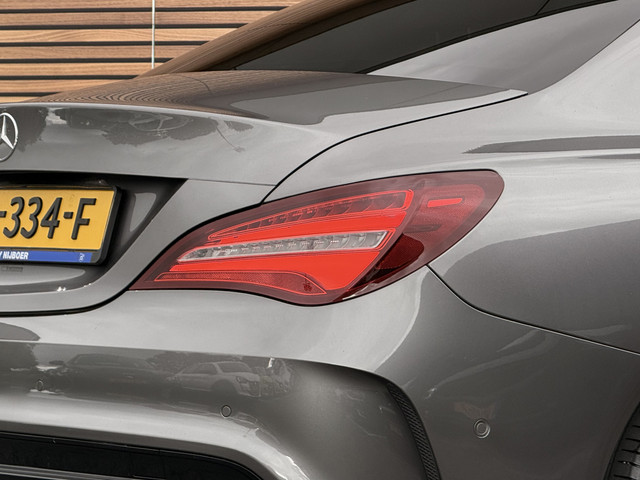 Mercedes-Benz CLA 180 Ambition AMG-Line 18Inch   Sportstoelen   Navi   Telefoon