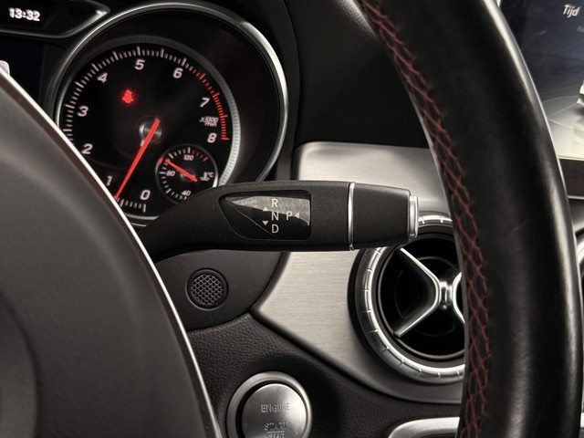 Mercedes-Benz CLA 180 Ambition AMG-Line 18Inch   Sportstoelen   Navi   Telefoon