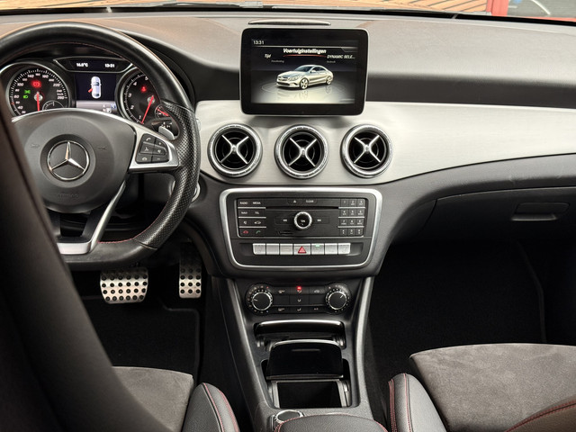 Mercedes-Benz CLA 180 Ambition AMG-Line 18Inch   Sportstoelen   Navi   Telefoon