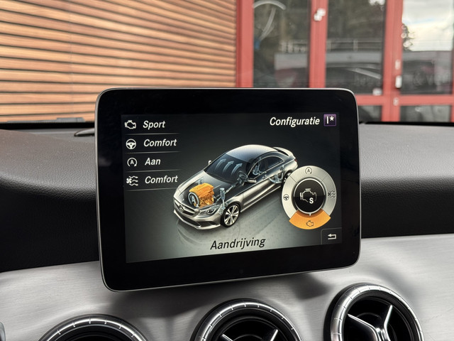 Mercedes-Benz CLA 180 Ambition AMG-Line 18Inch   Sportstoelen   Navi   Telefoon