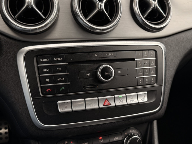 Mercedes-Benz CLA 180 Ambition AMG-Line 18Inch   Sportstoelen   Navi   Telefoon