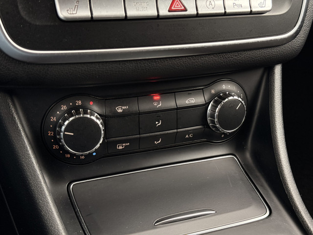 Mercedes-Benz CLA 180 Ambition AMG-Line 18Inch   Sportstoelen   Navi   Telefoon