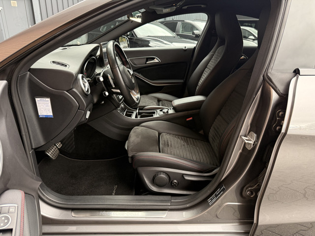 Mercedes-Benz CLA 180 Ambition AMG-Line 18Inch   Sportstoelen   Navi   Telefoon