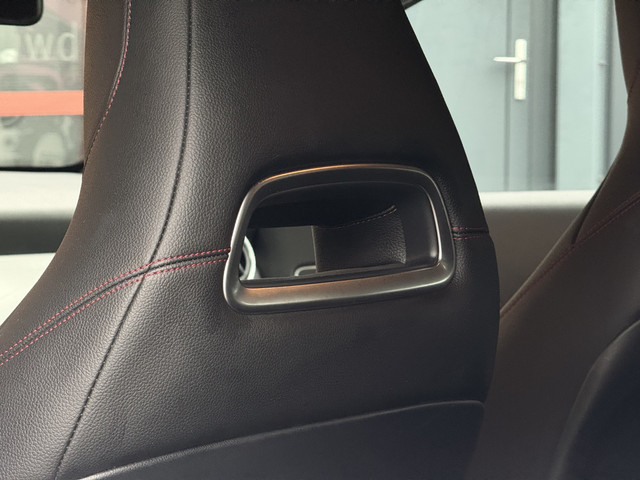 Mercedes-Benz CLA 180 Ambition AMG-Line 18Inch   Sportstoelen   Navi   Telefoon