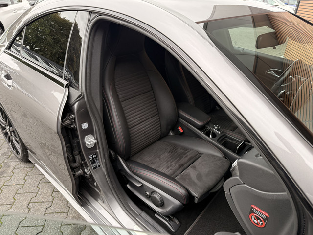 Mercedes-Benz CLA 180 Ambition AMG-Line 18Inch   Sportstoelen   Navi   Telefoon