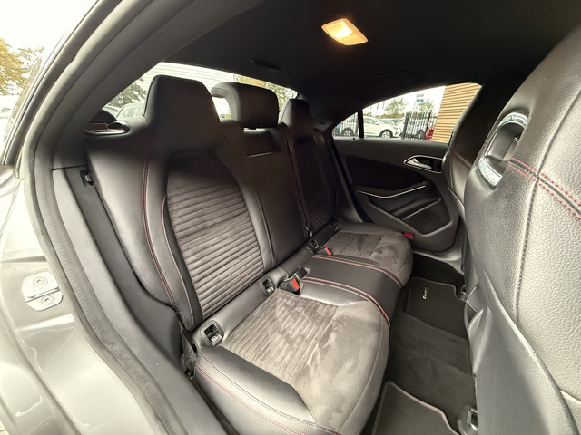 Mercedes-Benz CLA 180 Ambition AMG-Line 18Inch   Sportstoelen   Navi   Telefoon